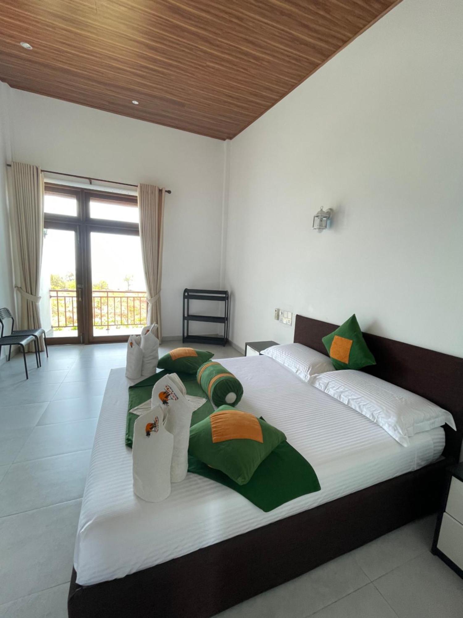 Amanda Beach Resort Passikudah Exteriör bild